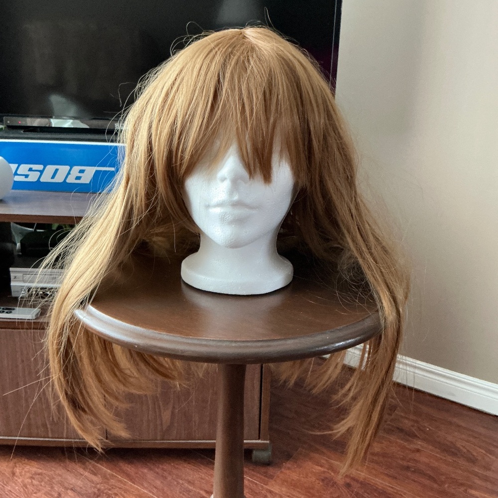 Women’s dark blonde wig